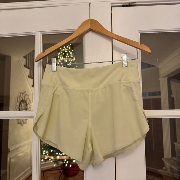 Athleta Run With It 3.5” Short, SIZE X SMALL (XS), PALE YELLOW - Picture 2 of 3